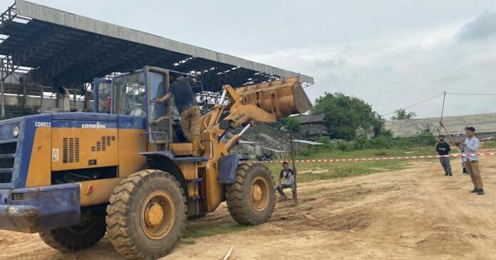 Alat Berat Dikerahkan untuk Mengeksekusi Lahan Stadion Lakidende