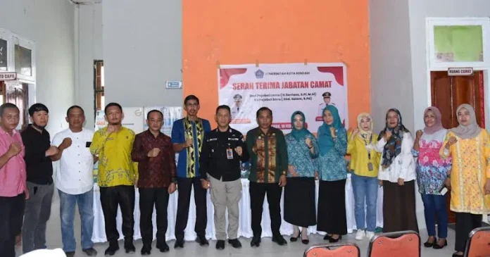 Asisten 1 Pemkot Kendari, Serah Terima Jabatan Kepada Tiga Camat