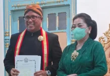 Pj Bupati Mubar Dianugerahi Gelar Kanjeng Raden Tumenggung dari Keraton Surakarta Pj Bupati Mubar Dianugerahi Gelar Kanjeng Raden Tumenggung dari Keraton Surakarta