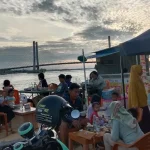 Pinggir Jalan Kendari-Toronipa Jadi Pilihan Warga Berwisata Pinggir Jalan Kendari-Toronipa Jadi Pilihan Warga Berwisata