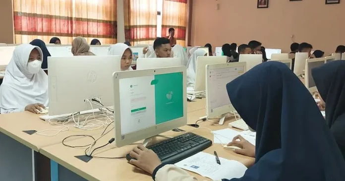 Tim Inspektorat Kemenag RI Apresiasi Pelaksanaan Ujian CBT di MAN IC Kendari
