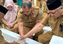 Bupati Konawe Ziarah ke Makam Almarhum Gusli Topan Sabara Bupati Konawe Ziarah ke Makam Almarhum Gusli Topan Sabara