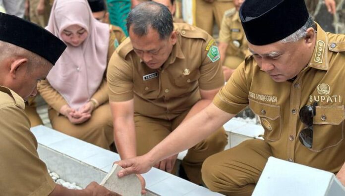 Bupati Konawe Ziarah ke Makam Almarhum Gusli Topan Sabara