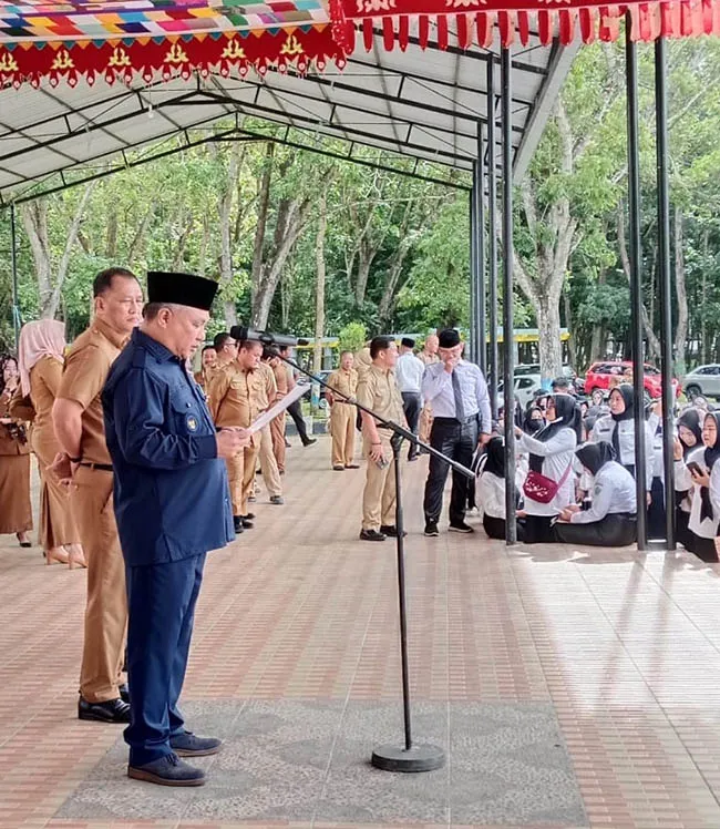 Bupati Konawe Serahkan SK Perpanjangan Kontrak Guru P3K