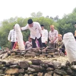 Jelang HUT Konawe ke-63, Bupati Kery Ziarah ke Makam Raja Lakidende dan Gelar Ritual Mosehe Jelang HUT Konawe ke-63, Bupati Kery Ziarah ke Makam Raja Lakidende dan Gelar Ritual Mosehe