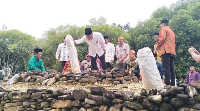 Jelang HUT Konawe ke-63, Bupati Kery Ziarah ke Makam Raja Lakidende dan Gelar Ritual Mosehe