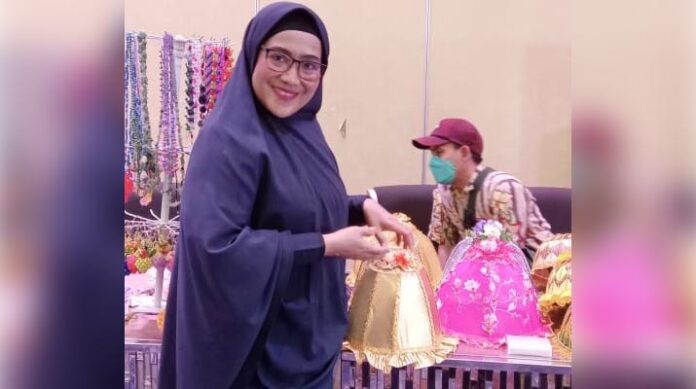 Rajin Ikut Pelatihan, Lies Herawati Bisa Bangun Usaha Kerajinan Bosara di Makassar