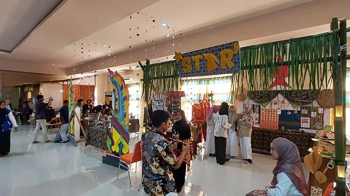 Berbagai Pertunjukan dan Stand Budaya Meriahkan Pandara Kelas XII MAN IC Kendari