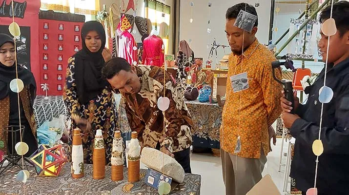 Berbagai Pertunjukan dan Stand Budaya Meriahkan Pandara Kelas XII MAN IC Kendari
