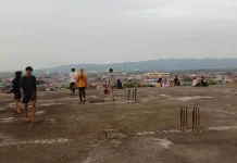 Meski Berbahaya, Puncak Gedung Rumah Sakit Mangkrak UHO Jadi Tempat Nongkrong Mahasiswa Meski Berbahaya, Puncak Gedung Rumah Sakit Mangkrak UHO Jadi Tempat Nongkrong Mahasiswa