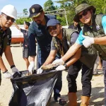 GKP Komitmen Jalankan Pertambangan Hijau Clean Traveller di Pantai Nambo Jaya, Sampah-sampah Plastik Berhasil Dikumpulkan