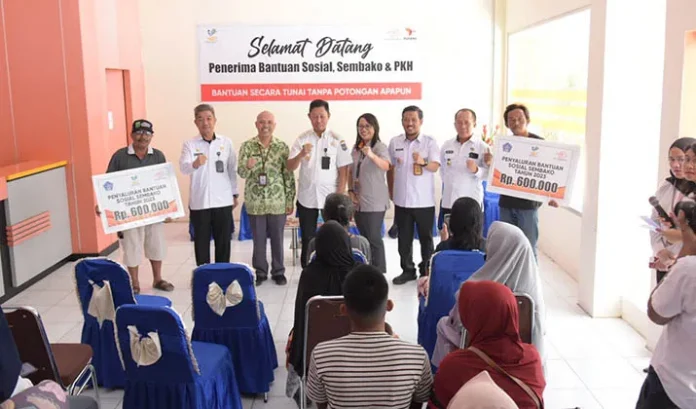 Pemkot Kendari Salurkan Bansos Uang Tunai kepada 1.167 KPM