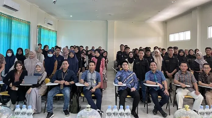 Mahasiswa UHO Dikenalkan Tentang Pertambangan Hijau Mahasiswa UHO Dikenalkan Tentang Pertambangan Hijau