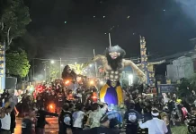 Umat Hindu di Mubar Bawa Ogoh-ogoh Keliling Kampung Lalu Dibakar Umat Hindu di Mubar Bawa Ogoh-ogoh Keliling Kampung Lalu Dibakar