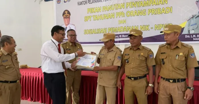 PSX_4023 Tiga Desa di Mubar Terima Penghargaan dari Kantor KPPN Raha