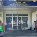 Dipecat Tanpa Sebab, Tenaga Honorer Segel Kantor DPMPTSP Mubar Dipecat Tanpa Sebab, Tenaga Honorer Segel Kantor DPMPTSP Mubar