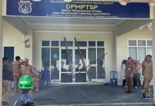 Dipecat Tanpa Sebab, Tenaga Honorer Segel Kantor DPMPTSP Mubar Dipecat Tanpa Sebab, Tenaga Honorer Segel Kantor DPMPTSP Mubar