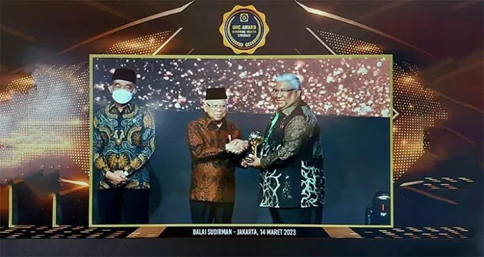 97,45 Persen Penduduknya Terdaftar JKN, Pemprov Sultra Dianugerahi Penghargaan UHC
