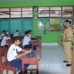 Hari Pertama Ujian Sekolah Berbasis Digital Tingkat SMP di Kendari Berjalan Lancar Hari Pertama Ujian Sekolah Berbasis Digital Tingkat SMP di Kendari Berjalan Lancar