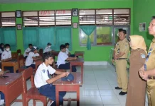 Hari Pertama Ujian Sekolah Berbasis Digital Tingkat SMP di Kendari Berjalan Lancar Hari Pertama Ujian Sekolah Berbasis Digital Tingkat SMP di Kendari Berjalan Lancar