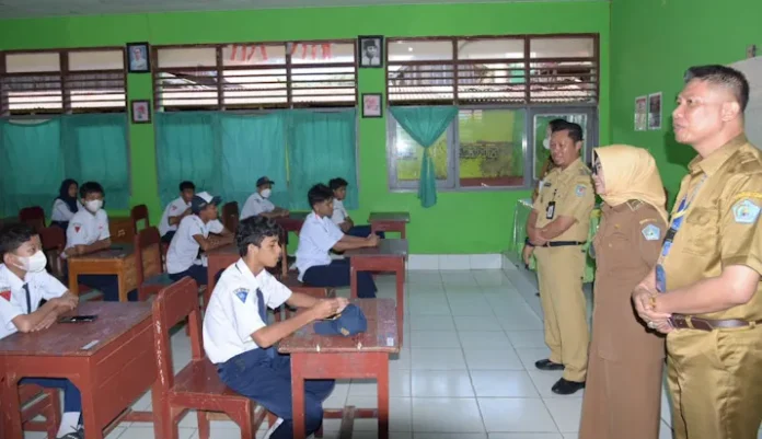 Hari Pertama Ujian Sekolah Berbasis Digital Tingkat SMP di Kendari Berjalan Lancar