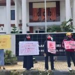 Enam Organisasi Pemerhati Perempuan Sultra Desak JPU Tuntut Prof B dengan Hukuman Setimpal Enam Organisasi Pemerhati Perempuan Sultra Desak JPU Tuntut Prof B dengan Hukuman Setimpal