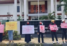 Enam Organisasi Pemerhati Perempuan Sultra Desak JPU Tuntut Prof B dengan Hukuman Setimpal Enam Organisasi Pemerhati Perempuan Sultra Desak JPU Tuntut Prof B dengan Hukuman Setimpal