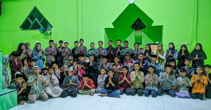 Kelompok Mahasiswa Binongko Kendari Berbuka Bersama Ratusan Anak Panti Asuhan