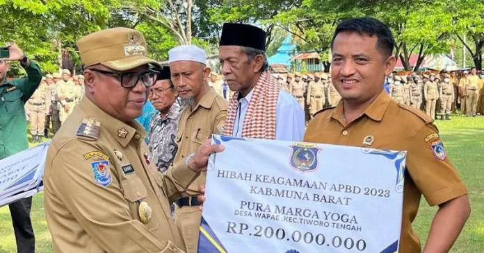 Pemkab Mubar Serahkan Dana Hibah Rp2,2 Miliar untuk Rumah Ibadah dan Lembaga Keagamaan