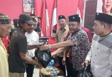 PDIP Sultra Beri Santunan ke Masyarakat Kurang Mampu PDIP Sultra Beri Santunan ke Masyarakat Kurang Mampu