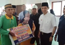Jelang Lebaran, Bupati Wakatobi Salurkan BLT untuk Masyarakat Kecamatan Wangiwangi Jelang Lebaran, Bupati Wakatobi Salurkan BLT untuk Masyarakat Kecamatan Wangiwangi