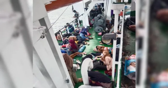 Mulai Libur, Pemudik Asal Wakatobi Padati Pelabuhan Bungkutoko