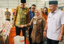 Pemprov Sultra dan Bulog Salurkan 2,2 Ribu Ton Beras untuk 225 Ribu KPM Pemprov Sultra dan Bulog Salurkan 2,2 Ton Beras untuk 225 Ribu KPM