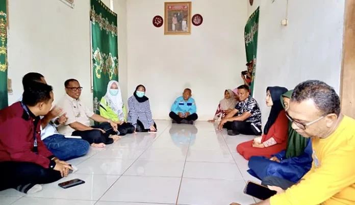 Pj Bupati Mubar Bantu Pengobatan ODGJ di Desa Lailangga