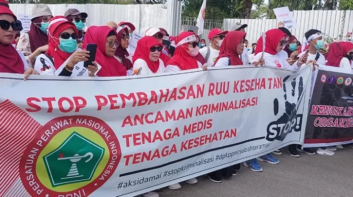 Tenaga Kesehatan di Sultra Gelar Aksi Tolak RUU Kesehatan