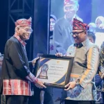 Pj Bupati Mubar Terima Penghargaan Paritrana Award dari BPJS Ketenagakerjaan Pj Bupati Mubar Terima Penghargaan Partiana Award dari BPJS Ketenagakerjaan