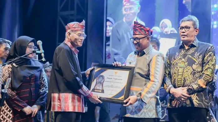 Pj Bupati Mubar Terima Penghargaan Partiana Award dari BPJS Ketenagakerjaan