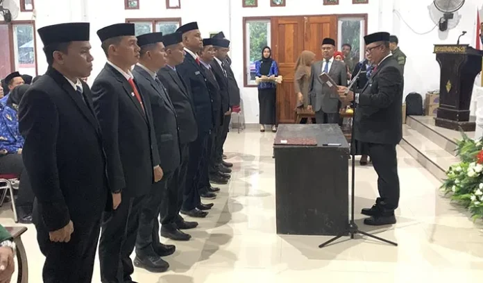 Pj Bupati Mubar Lantik Delapan Pejabat Eselon II