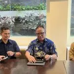 Pj Bupati Mubar Terima Penghargaan Partiana Award dari BPJS Ketenagakerjaan