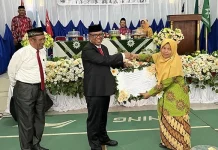 Pj Bupati Mubar Serahkan Dana Hibah Rp300 Juta untuk ITBK Muhammadiyah Pj Bupati Mubar Serahkan Dana Hibah Rp300 Juta untuk ITBK Muhammadiyah