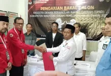 KPU Wakatobi Terima Pengajuan Balon Anggota DPRD dari PDI Perjuangan KPU Wakatobi Terima Pengajuan Balon Anggota DPRD dari PDI Perjuangan
