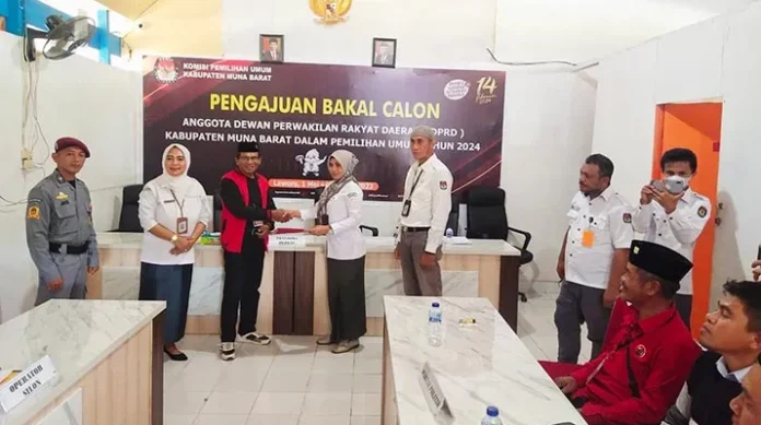PDIP dan NasDem Resmi Daftarkan Calegnya ke KPU Mubar