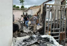 Abu dan Arang Jadi Sampel Tim Labfor Periksa Penyebab Kantor Dinas PURP Mubar yang Terbakar Abu dan Arang Jadi Sampel Tim Labfor Periksa Penyebab Kantor Dinas PURP Mubar yang Terbakar