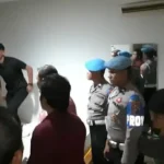 Anggota Propam Polda Sultra yang Digrebek Selingkuh Bakal Dipecat Tidak Hormat Suami Bersama Keluarga dan Anaknya Grebek Istri Sedang Ngamar dengan Anggota Polisi