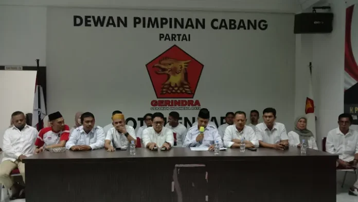 Ketua DPC Gerindra se-Sultra Tegaskan Tetap Solid di Bawah Kepemimpinan Andi Ady Aksar Ketua DPC Gerindra se-Sultra Tegaskan Tetap Solid di Bawah Kepemimpinan Andi Ady Aksar