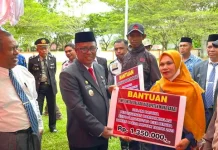 283 Tukang Ojek di Mubar Terima Bantuan Dana Hibah Per Bulan 283 Tukang Ojek di Mubar Terima Bantuan Dana Hibah Per Bulan