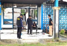 Tim Labfor Makassar Periksa Kantor PUPR Mubar yang Terbakar Tim Labfor Makassar Periksa Kantor PUPR Mubar yang Terbakar