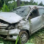 Mobil yang Dikendarai Bendahara Pemkab Mubar Terbalik di Desa Lakalamba Mobil yang Dikendarai Bendahara Pemkab Mubar Terbalik di Desa Lakalamba