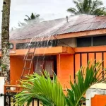 Diduga Korsleting Listrik, Atap Kantor Pos di Mubar Terbakar Diduga Korsleting Listrik, Atap Kantor Pos di Mubar Terbakar