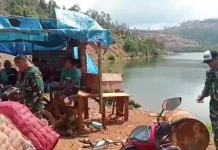 Anggota TNI Hentikan Aktivitas Tambang di Morombo Konawe Utara Anggota TNI Hentikan Aktivitas Tambang di Morombo Konawe Utara